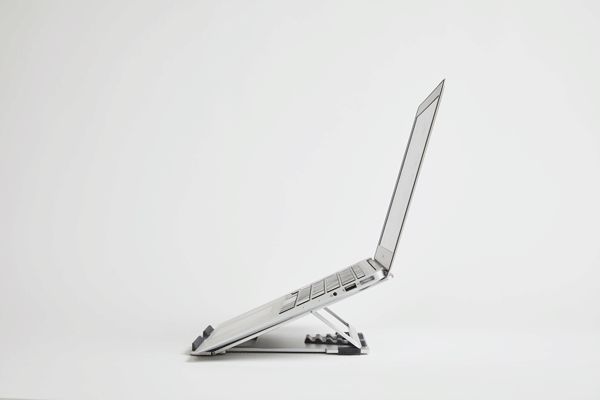 Aluminum portable laptop stand POUT EYES 3 ANGLE silver_2