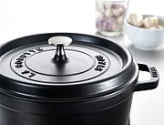 Staub Round Cast Iron Pot - Black  1.7 ltr_7